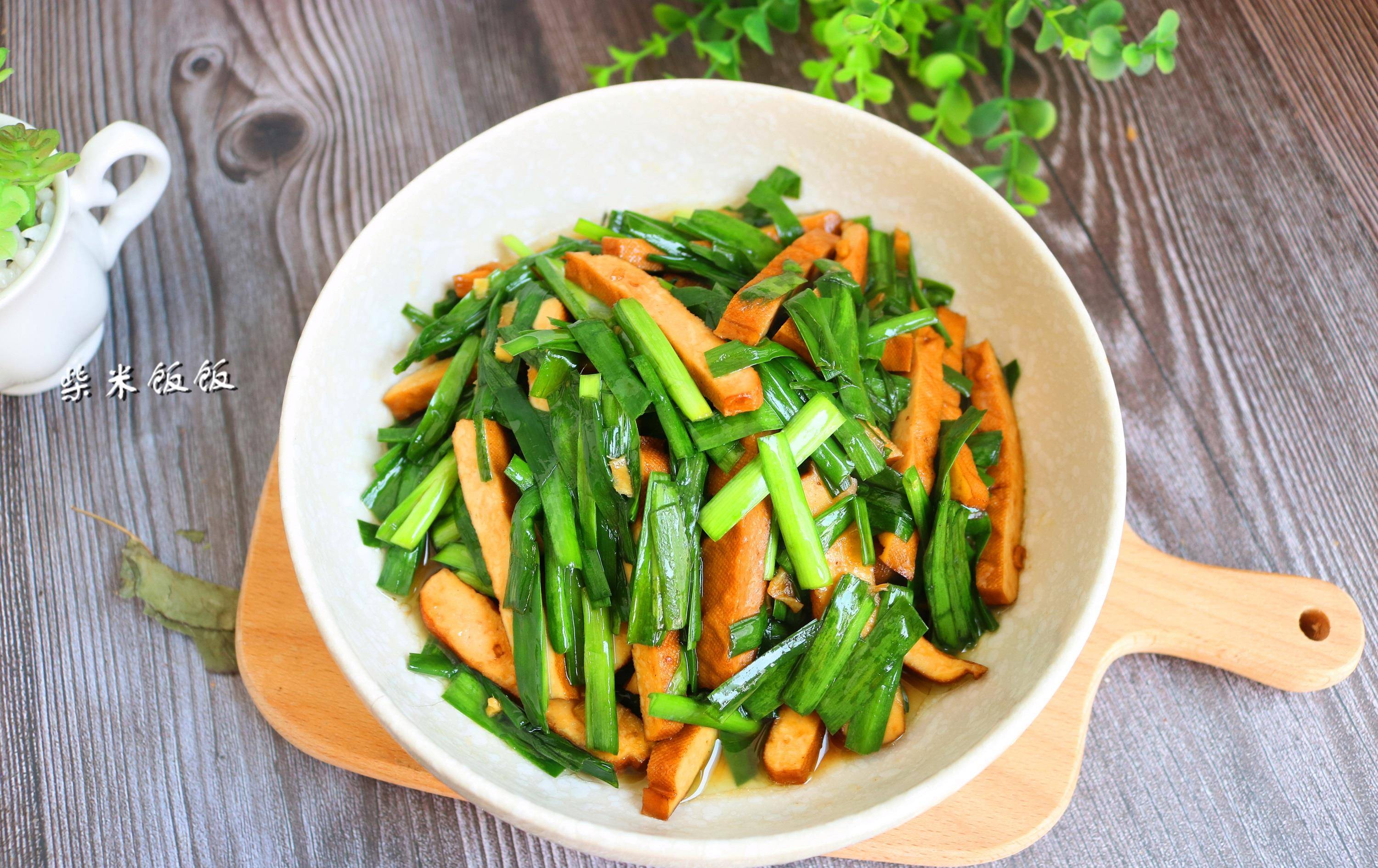 原创香干炒韭菜直接炒就对了不用焯水大火快炒2分钟上桌