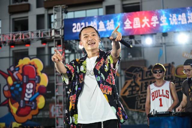 千人露天蹦迪 全国大学生说唱比赛在渝举办_重庆