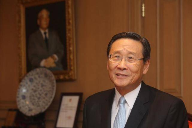 当然董浩云跟包玉刚,还有吴光正,董建成兄弟都是杰出的人物,他们都是