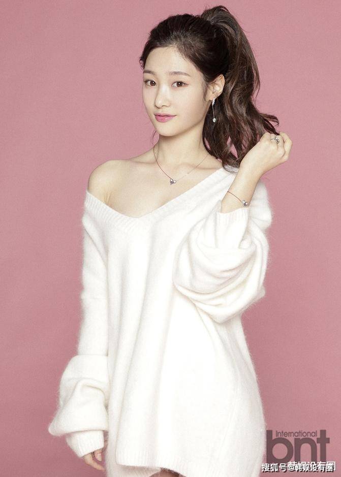 原创ioi郑采妍晒性感私照一改往日清纯形象大秀曼妙身材