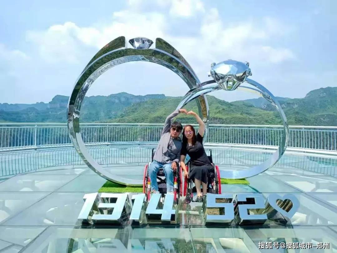 就在520爱情圣地青龙峡情侣证浪漫上线集体婚礼甜爆初夏