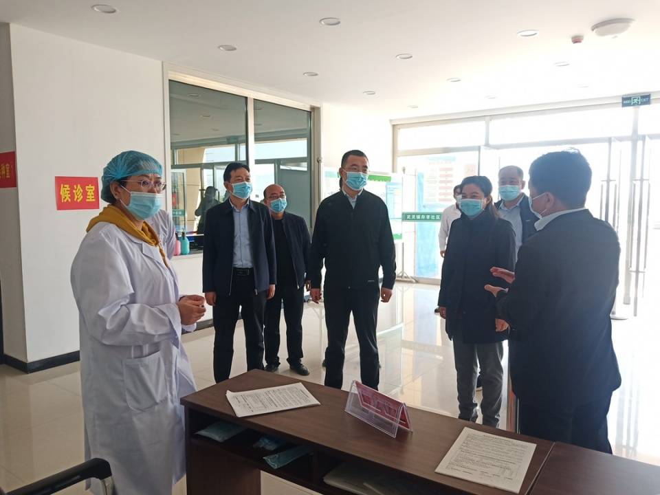 5月18日,灵丘县委副书记,县长张磊,副县长张秀丽深入县人民医院,存孝