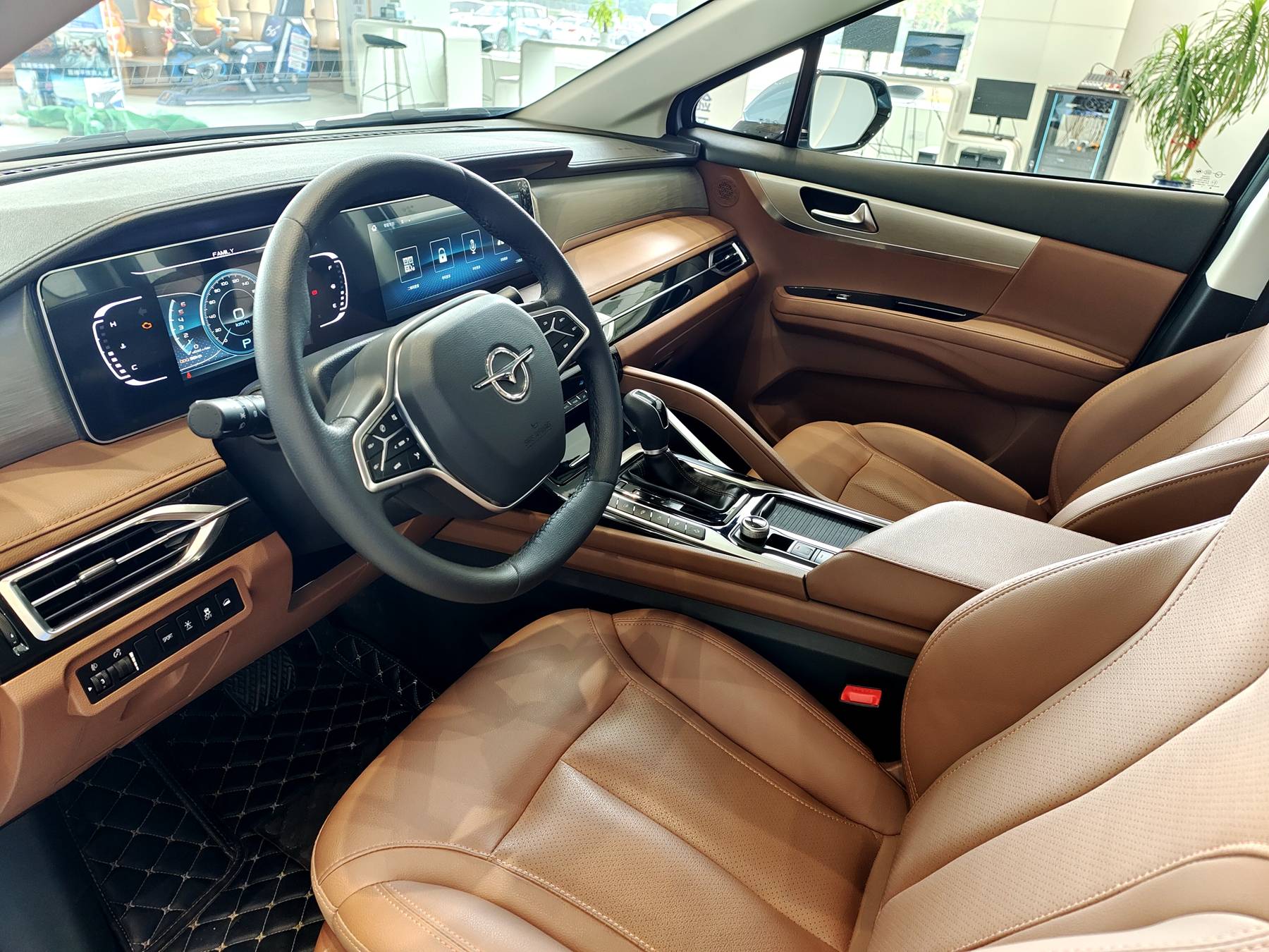 造型浮夸海马7x实拍内饰氛围出色全系6at变速箱