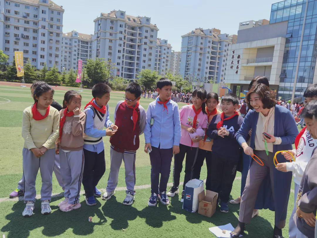 青岛市第二实验小学童心向党迎百年爱心义卖汇希望