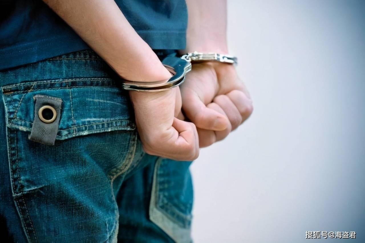 原创江西一男子掌掴父亲为让父亲绝后将自己5个月儿子摔下楼