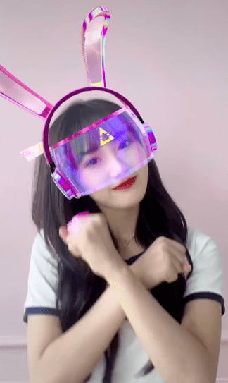 原创网红林晚晚频露脸被质疑用替身唱歌被老粉发现声线不同粉丝称林晚