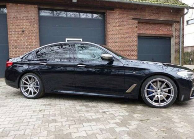 44t引擎四驱全新宝马m550亮相操控不输新款奥迪rs6