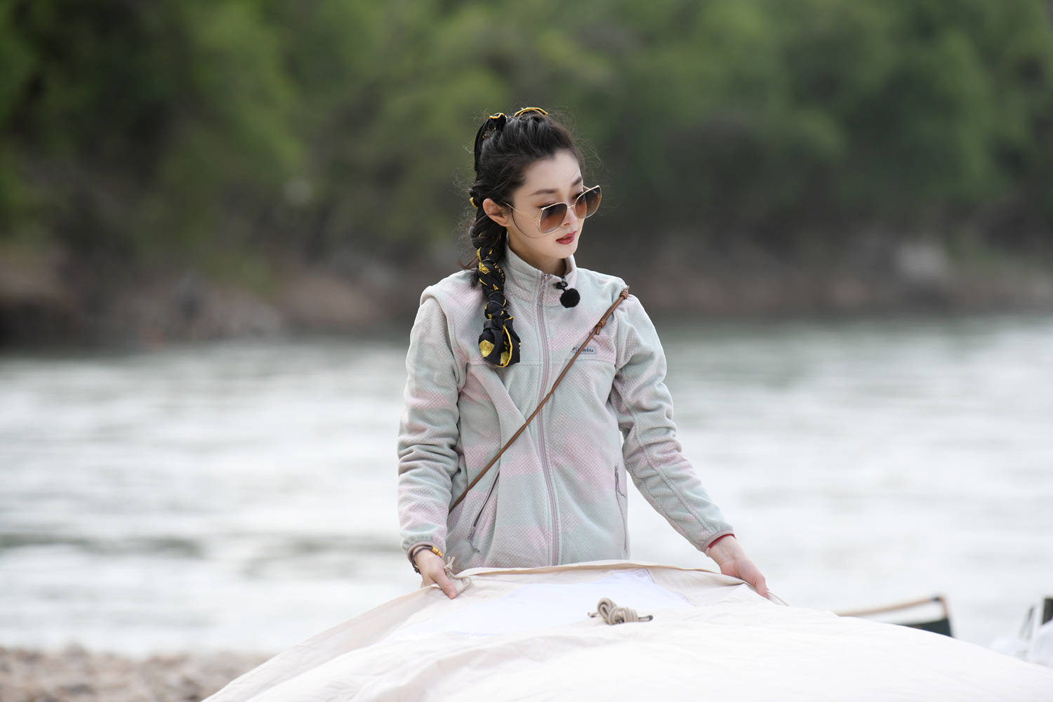 宋轶《追星星的人》营地晚宴 炸酱面解说员带你做美食