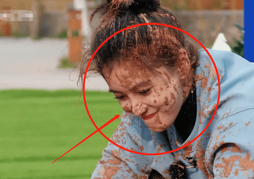 宋雨琦节目拿枕头砸baby的脸baby强忍笑意生图却暴露真实颜值