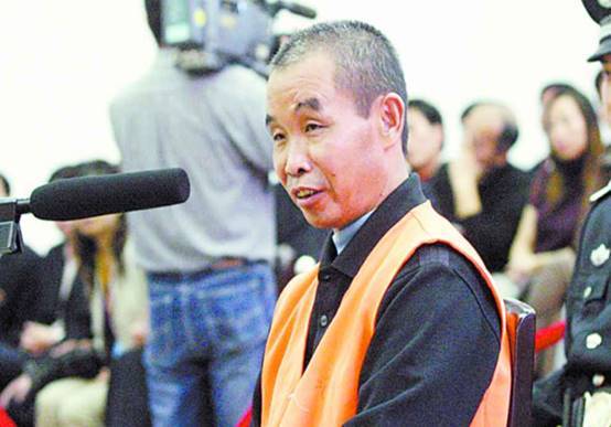 因供奉的石碑被人踩踏顿生歹意,连害十人,坚决不认错_邱兴华