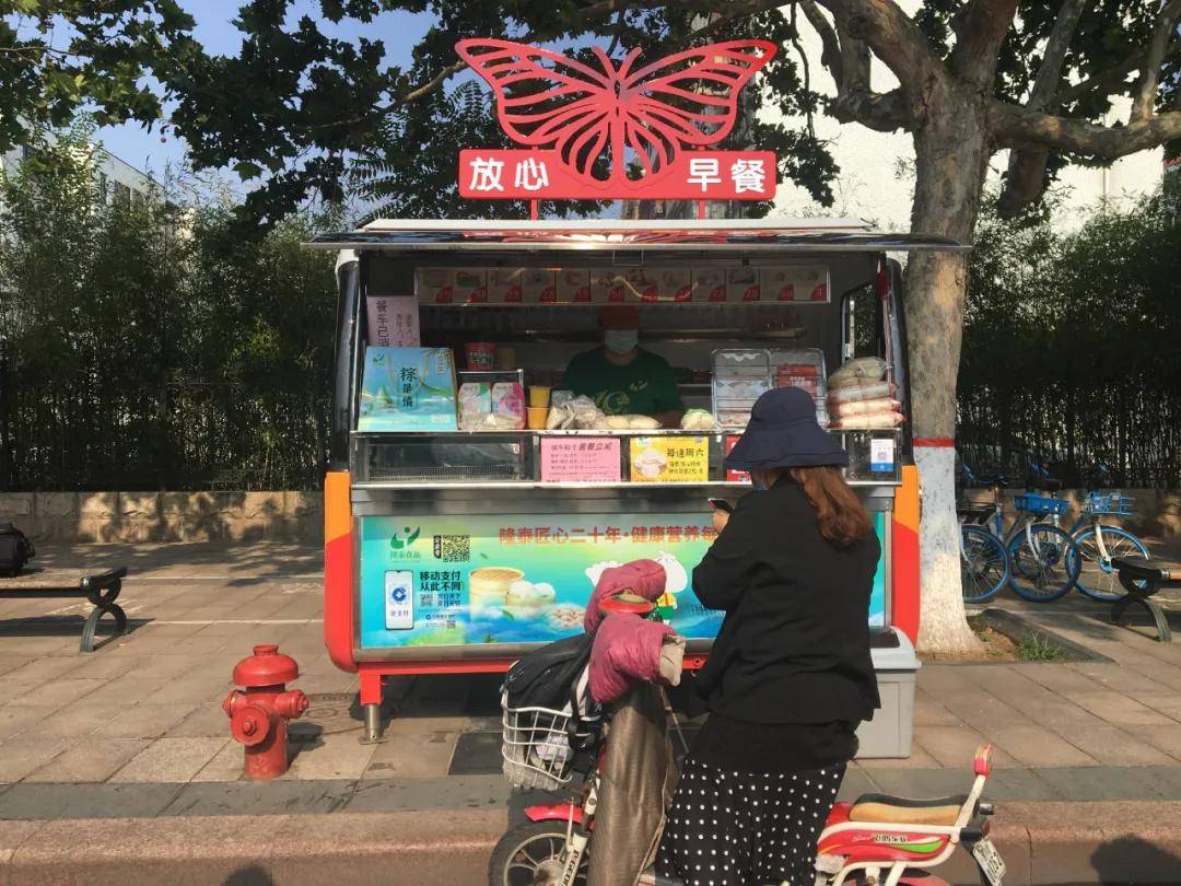 提升餐车形象助力城市建设潍坊隆泰绿丰早餐推出全新早餐车