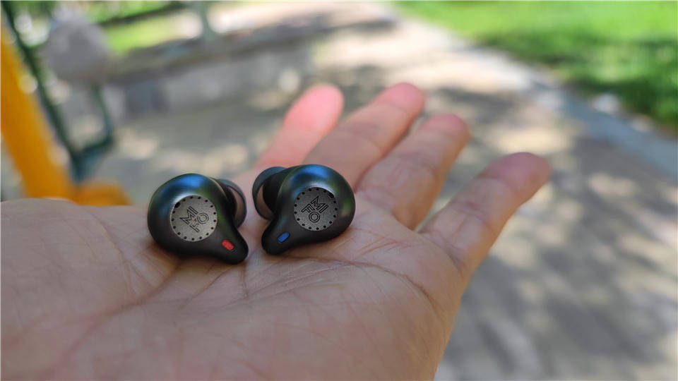 魔音贯耳浪入心脾蓝牙52加持双唛降噪舒服好用才是好耳机