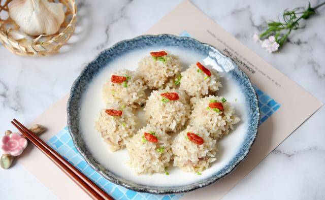 糯米丸子的做法视频 5f5f92f7aee14ef1946383edd30d9869.jpeg