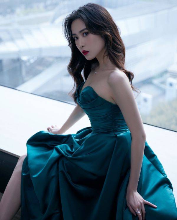 靠 庆余年 女帝一角走红 换上女装美得逆天 绝美形象完胜杨幂 刘美彤