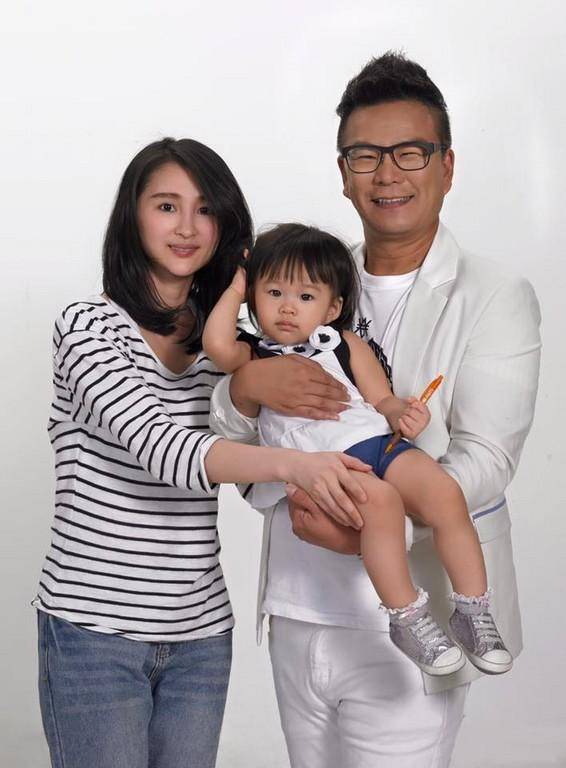 收入丰厚53岁沈玉琳搬新家为生二胎做准备开直播曝光八千万豪宅