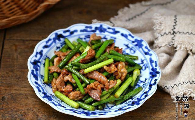 蒜薹炒肉烹飪要點牢記2點蒜薹脆肉有嚼著香