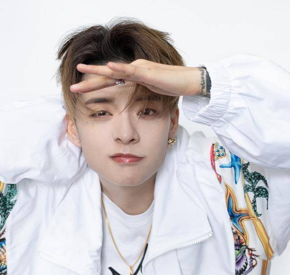 《创4》发起人团成员近况,周震南忙解散,amber签约新公司_刘逸云