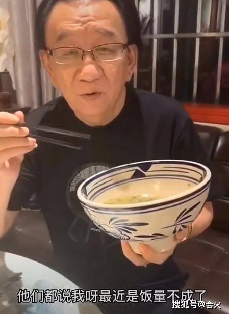 74歲侯耀華現身飯局，與老友奇志親密交談，曾出席對方收徒儀式 娛樂 第10張