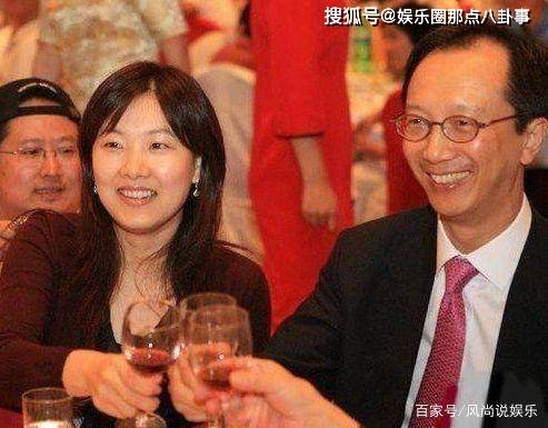 传伏明霞与梁锦松已经离婚,两人不同方式作出回应,网友:太遗憾