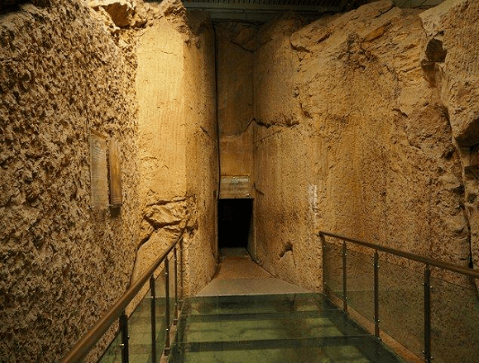 江苏第一大墓,30名专家研究不出墓主人身份,当地一老农:我知道