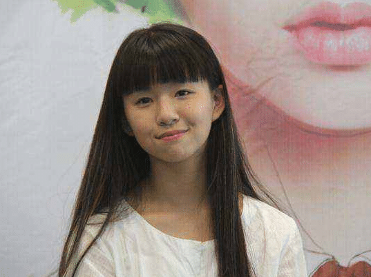 “小彩旗”彻底跑偏了!21岁胖成大妈