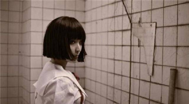 面容|日本“诡异歪头姐”，面容惨白头部扭曲，有几分可信？