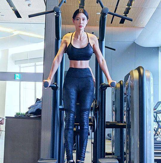 原创李成敏誉为亚洲第一美女魔鬼身材的背后是坚持不懈训练