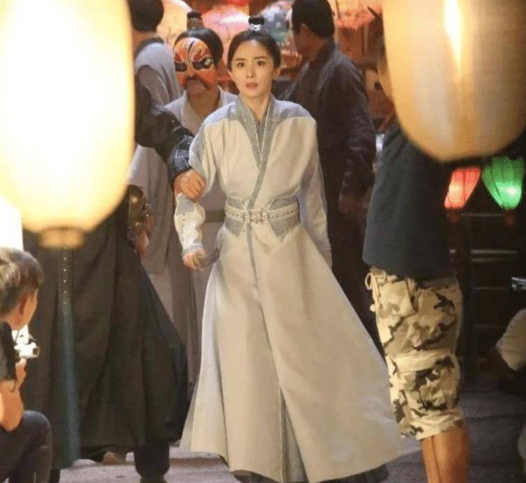 原创斛珠夫人路透生图曝光陈伟霆颜值帅气杨幂的眼神太有戏了