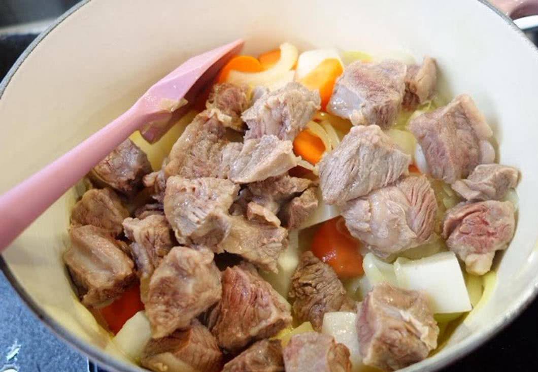咋样炖牛肉软烂好吃 ab21d7aefd684b9c96b08980e506df14.jpeg