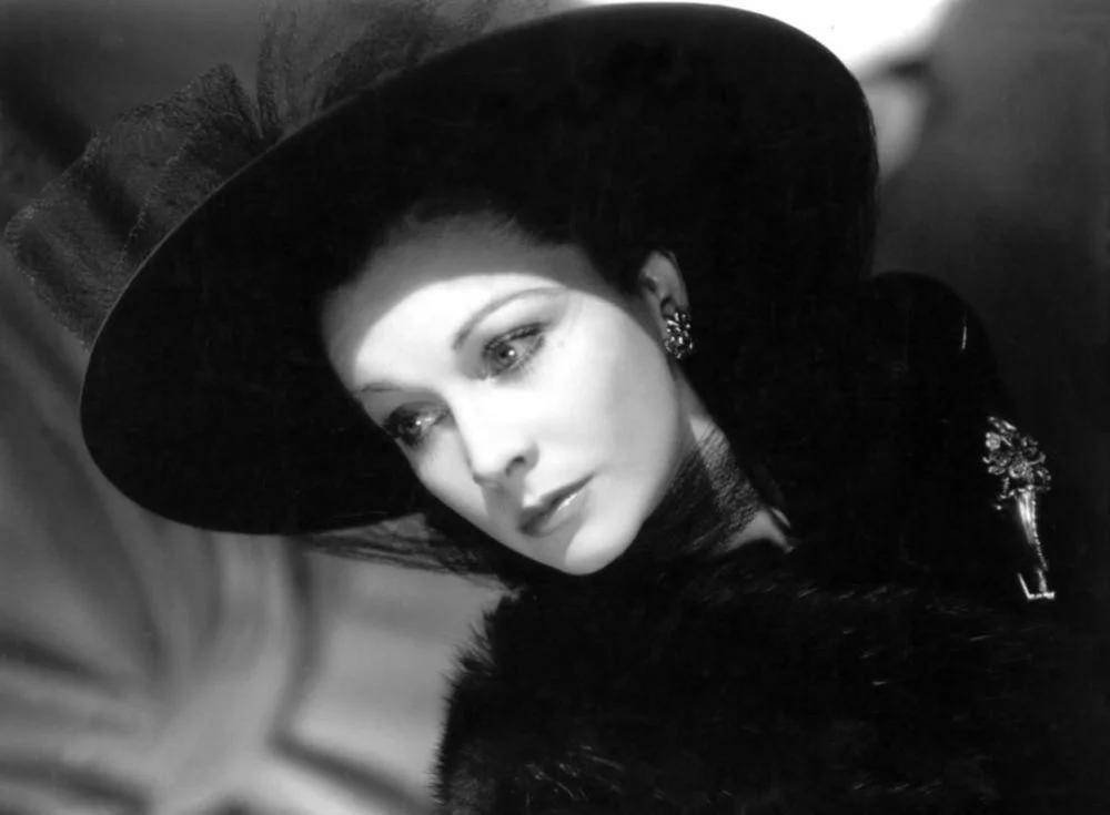 她是唯一能与赫本媲美的绝代佳人,却因爱情精神错乱,54岁离世_费雯丽