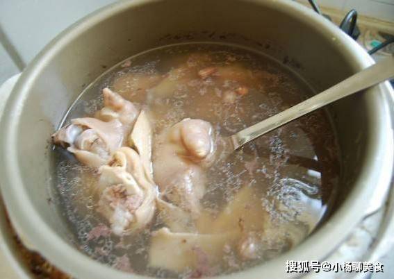 猪脚怎么炖才能软烂 d73b8709b06c406ea68af8072ce7a800.jpeg