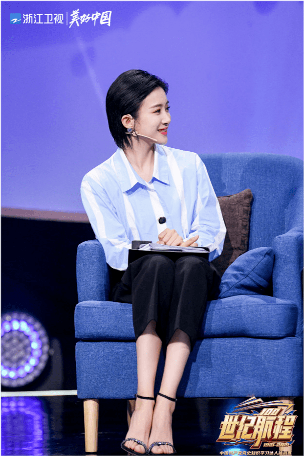 蔡紫和董卿有得一拼!不愿做央视一姐,穿西装颜值身材赢过女明星