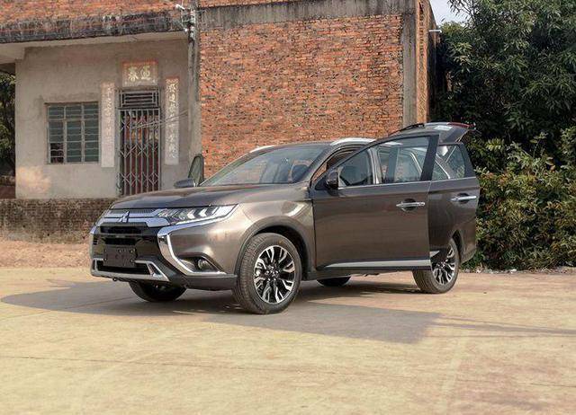 上班6年 提了三菱欧蓝德上班通勤 用车6个月 车主说了大实话 空间