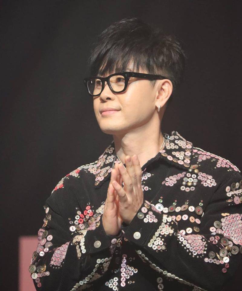 在认定自己完全拖了后腿之后,李承焕就让朴信惠单飞了.