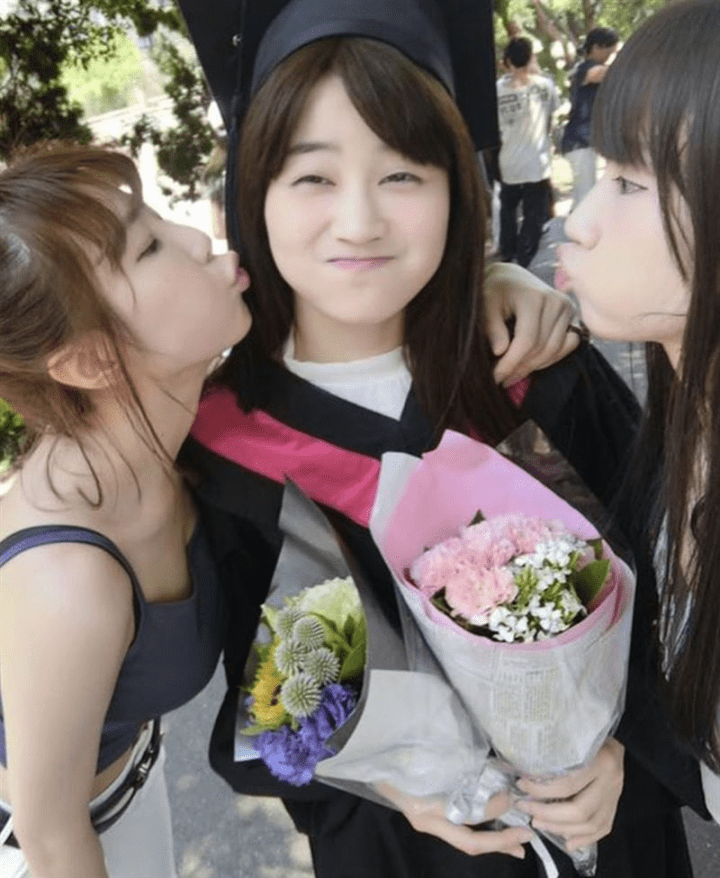 原创初哆咪娱乐女神伊伊曝毕业照