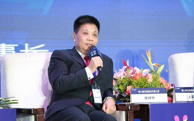 这家公司就是索芙特,而这位医生则是梁国坚