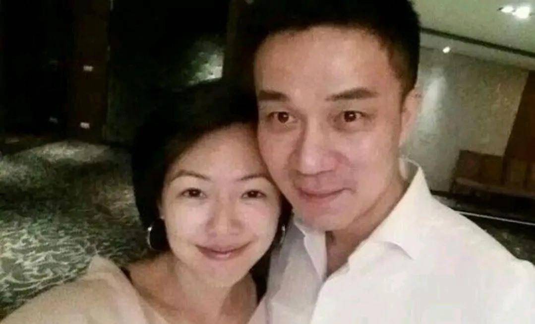 小s再次否认家暴传闻并且说我干嘛离开我老公