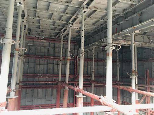 3米以上的铝模支撑体系采用89大管体系,支撑采用Φ89×3mm钢管 Φ60