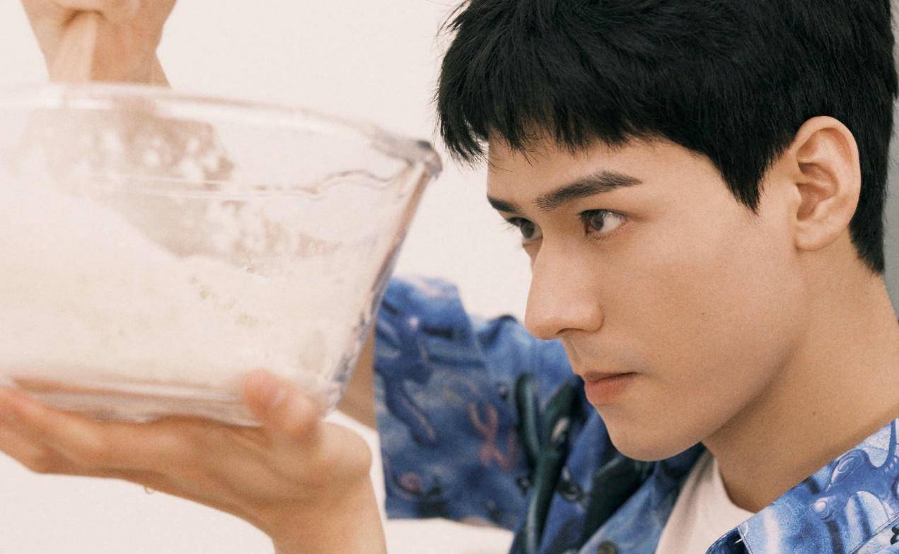 最期待的还是希望一边看龚俊做饭,一边给大家讲他和张哲瀚的故事