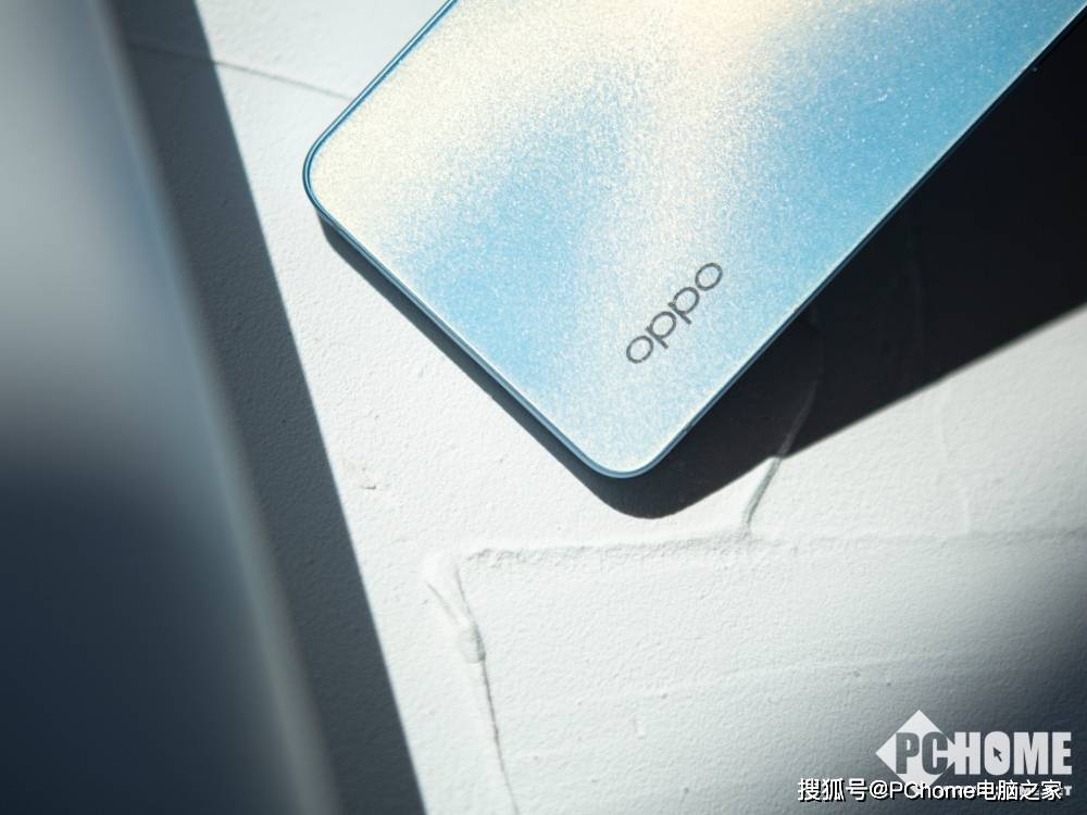 系列|OPPO Reno6夏日晴海图赏：极致轻量化的晶钻美学