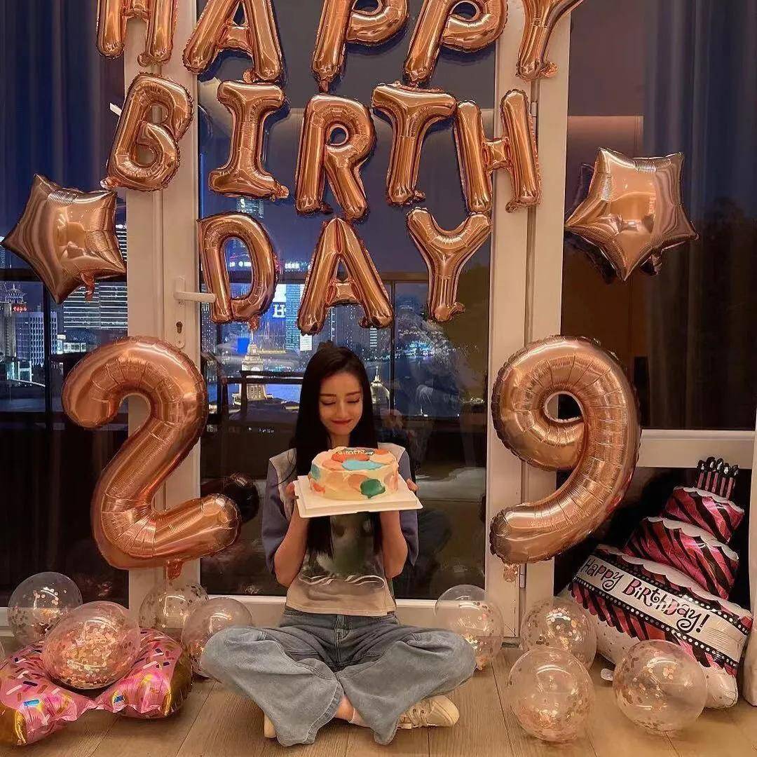 迪丽热巴过29岁生日 秀别样造型 粉丝 生日快乐 张翰