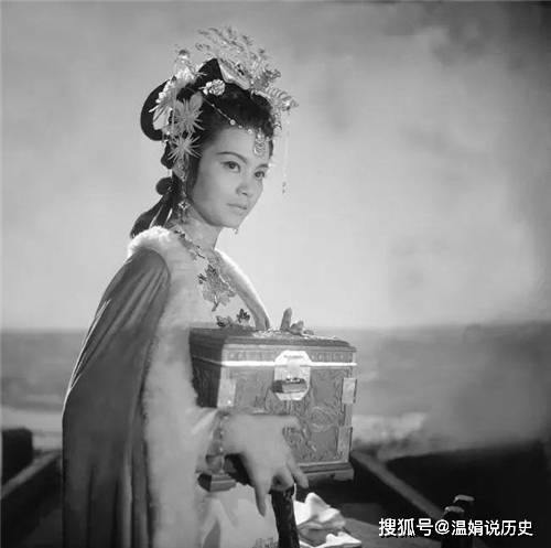 杜十娘死前将百宝箱沉江不是因为