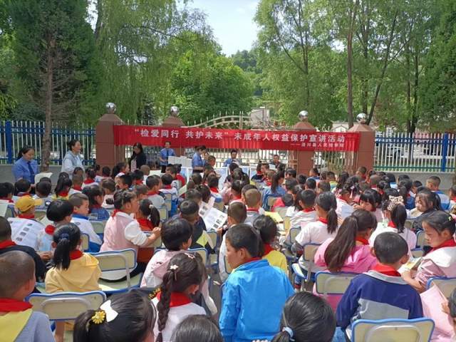 泾川县城关镇茂林小学举办检爱同行共护未来为主题宣讲活动