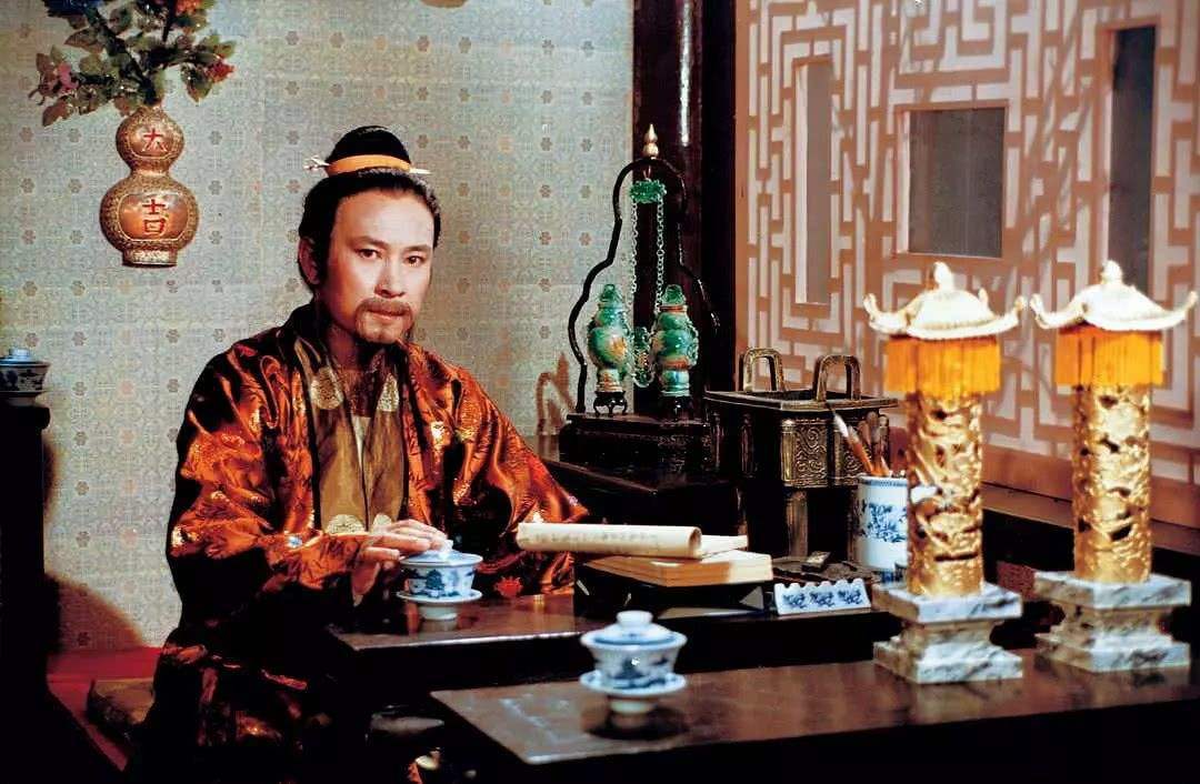 《红楼梦》里最尴尬的父亲是谁?_贾政