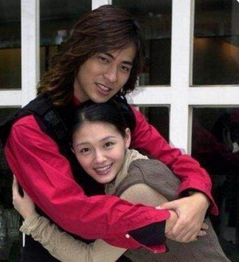 和周渝民分离后,大s还曾被拍到和台湾小生安钧璨在一路过,但两人都