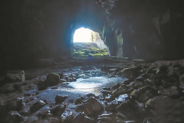 一洞两出口冷暖两重天!恩施奇特溶洞吸引不少自驾游爱好者