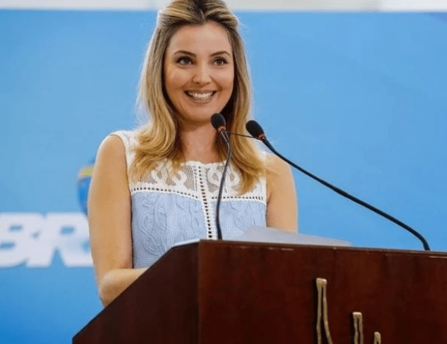 娶小43岁娇妻,丈母娘住150万英镑大别墅,爷孙恋幸福吗_玛塞拉·特梅尔