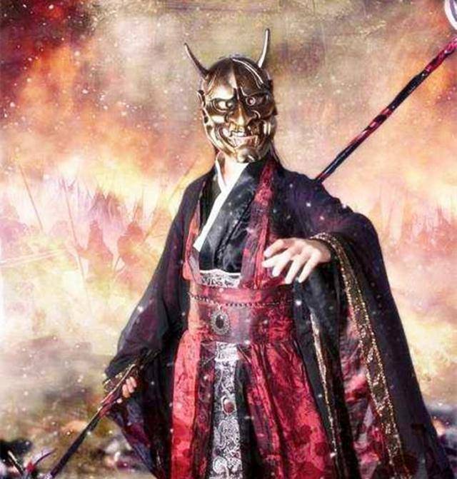 城头上的士兵虽内心欢喜,但由于来人戴着面具,他们不确定是敌是友,未