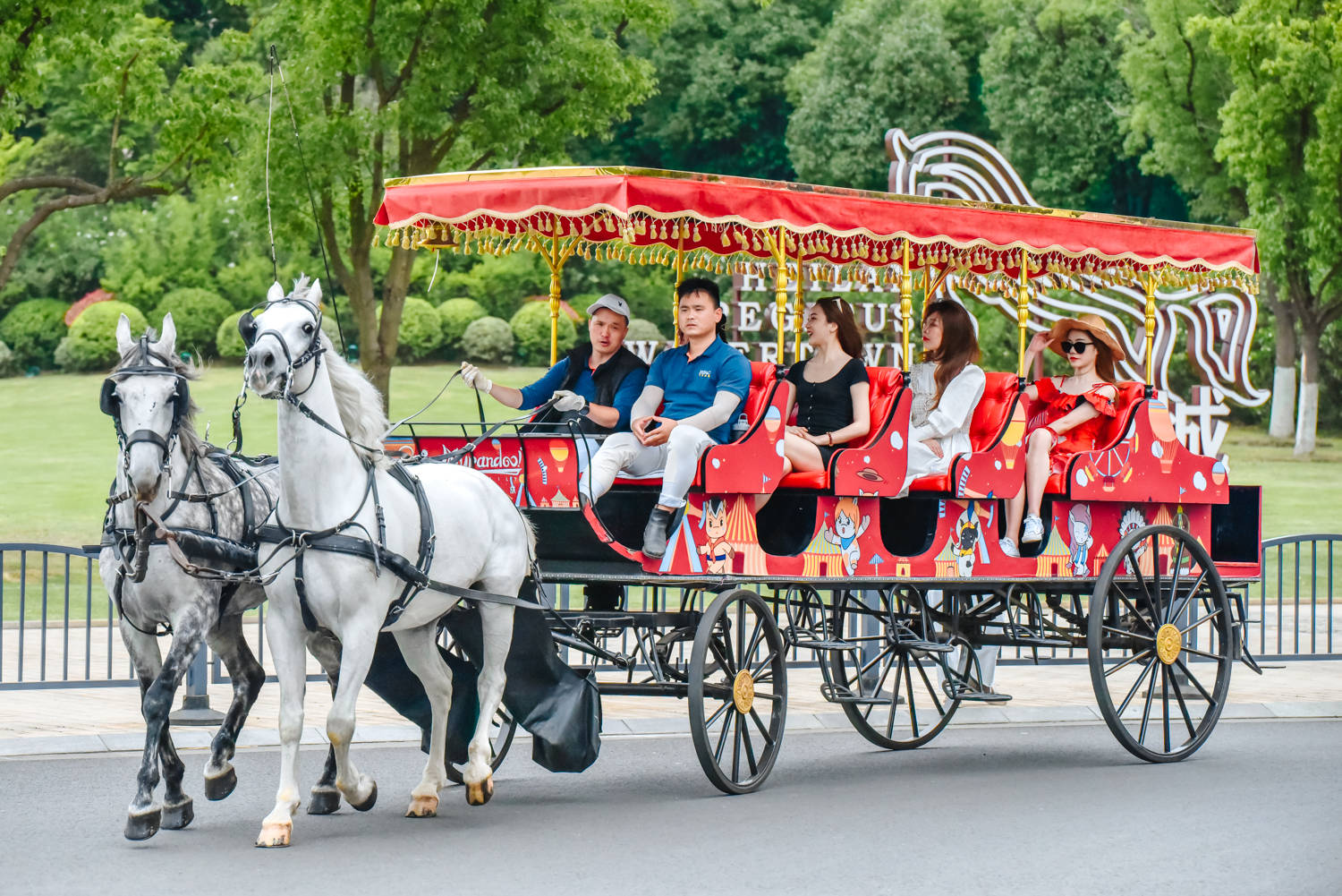 国内唯一,4项吉尼斯之最"无锡海澜飞马水城"太酷炫了_马车