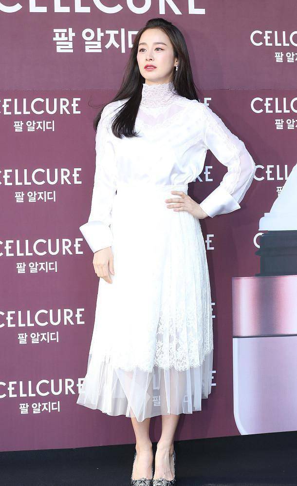 原创金泰熙真适合穿白色一身裙装显初恋感奔四年纪也叫人心动